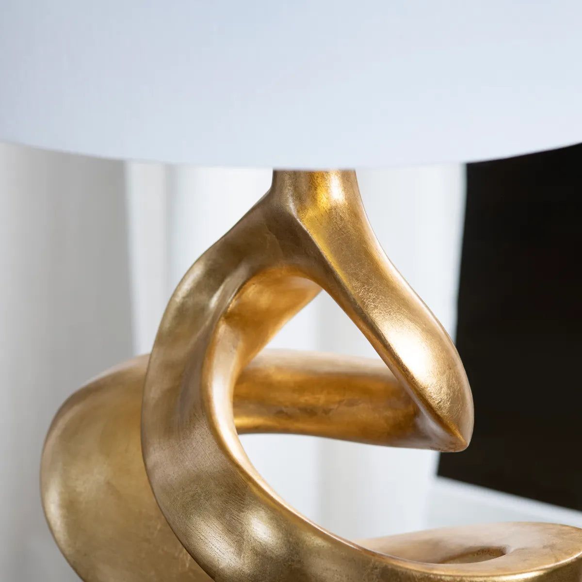 Curren sculptural cast Lamp
